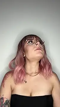 Snapshot of alesziarose chatting on November 19, 2025, 5:35 pm alesziarose online show from November 19, 2025, 5:35 pm