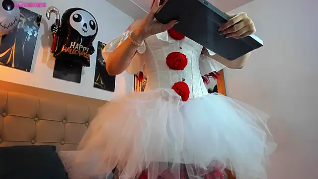 Snapshot of alesziarose chatting on October 31, 2025, 8:38 pm alesziarose online show from October 31, 2025, 8:38 pm