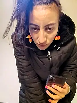 Snapshot of Oriana111 chatting on March 22, 2026, 3:32 am Oriana111 online show from March 22, 2026, 3:32 am