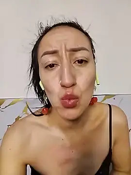 Oriana111 online show from May 13, 2026, 3:41 pm