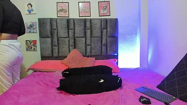 Snapshot of Esmeraldaa- chatting on June 17, 2026, 6:35 am Esmeraldaa- online show from June 17, 2026, 6:35 am