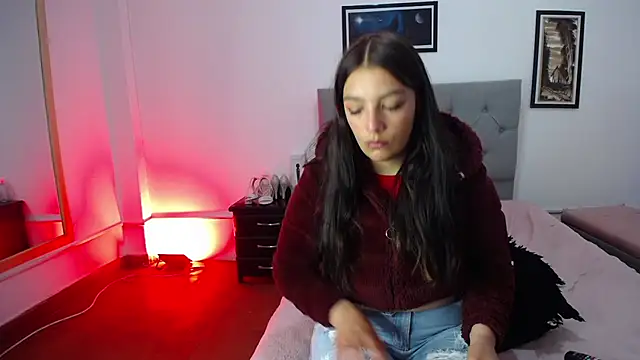 Snapshot of Esmeraldaa- chatting on November 8, 2025, 3:54 am Esmeraldaa- online show from November 8, 2025, 3:54 am