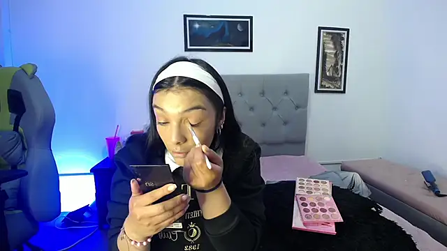 Snapshot of Esmeraldaa- chatting on October 26, 2025, 5:08 am Esmeraldaa- online show from October 26, 2025, 5:08 am