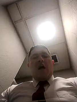 BigCristh79 online show from November 30, 2025, 9:37 pm