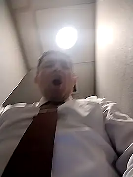 BigCristh79 online show from November 17, 2025, 5:06 pm