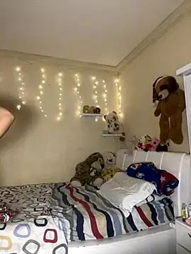 effie castroo online show from December 3, 2025, 2:45 am