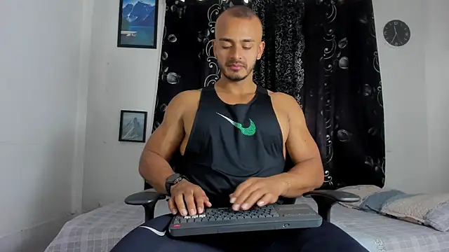 Snapshot of magnusclark chatting on October 22, 2025, 5:12 pm magnusclark online show from October 22, 2025, 5:12 pm