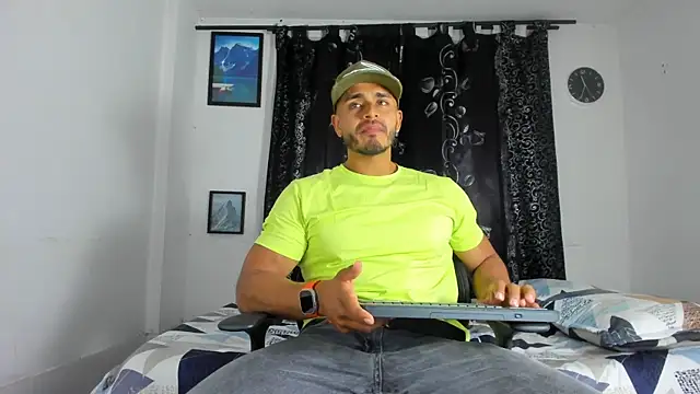 Snapshot of magnusclark chatting on November 23, 2025, 1:59 am magnusclark online show from November 23, 2025, 1:59 am