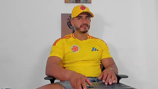 Snapshot of magnusclark chatting on June 4, 2026, 7:18 pm magnusclark online show from June 4, 2026, 7:18 pm