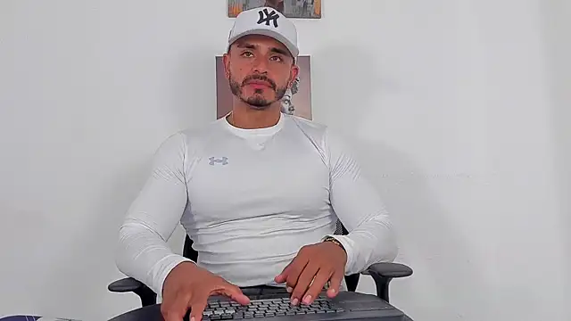 Snapshot of magnusclark chatting on June 3, 2026, 7:07 pm magnusclark online show from June 3, 2026, 7:07 pm