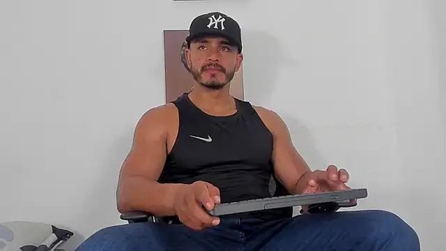 Snapshot of magnusclark chatting on June 6, 2026, 12:21 pm magnusclark online show from June 6, 2026, 12:21 pm