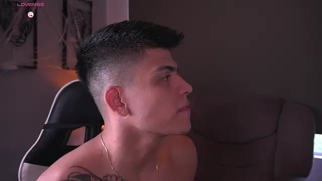 Snapshot of tyler_muscle1 chatting on October 28, 2025, 2:27 pm tyler muscle1 online show from October 28, 2025, 2:27 pm