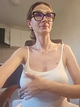 Snapshot of NaughtyWifey1 chatting on June 27, 2026, 2:50 am NaughtyWifey1 online show from June 27, 2026, 2:50 am