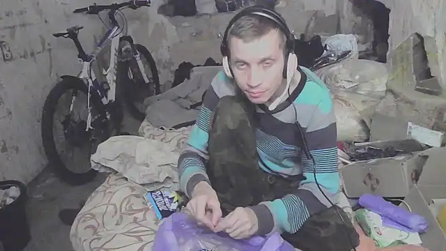 Snapshot of makarov1993 chatting on October 16, 2025, 11:29 am makarov1993 online show from October 16, 2025, 11:29 am