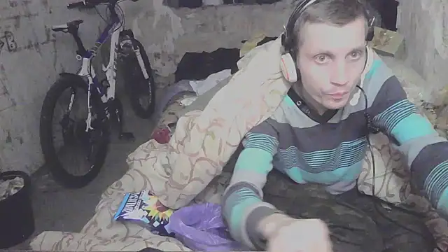 Snapshot of makarov1993 chatting on October 17, 2025, 8:21 pm makarov1993 online show from October 17, 2025, 8:21 pm