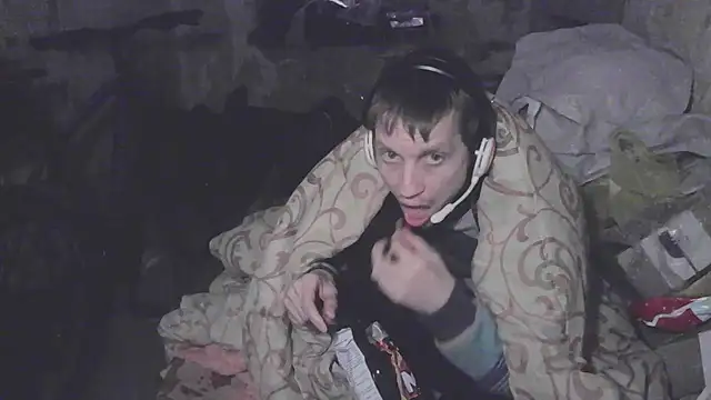 Snapshot of makarov1993 chatting on December 5, 2025, 8:13 am makarov1993 online show from December 5, 2025, 8:13 am