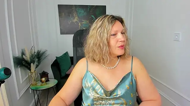 NinaStarle online show from April 26, 2026, 4:21 am