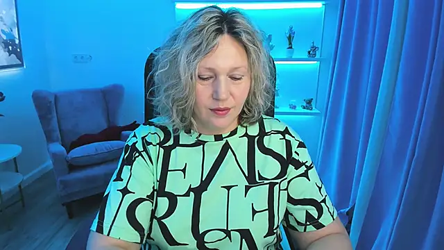 NinaStarle online show from June 22, 2026, 4:42 am