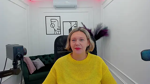 Snapshot of NinaStarle chatting on October 10, 2025, 4:35 am NinaStarle online show from October 10, 2025, 4:35 am