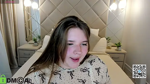 Chloee White online show from October 6, 2025, 8:59 am