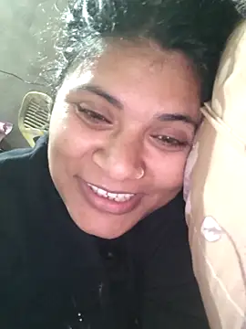 Snapshot of couple_71 chatting on December 15, 2025, 6:41 am couple 71 online show from December 15, 2025, 6:41 am