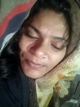 Snapshot of couple_71 chatting on December 1, 2025, 9:48 pm couple 71 online show from December 1, 2025, 9:48 pm