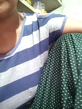 Snapshot of couple_71 chatting on May 16, 2026, 7:18 am couple 71 online show from May 16, 2026, 7:18 am