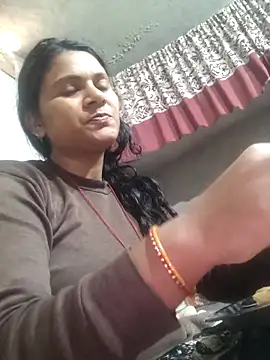 Snapshot of couple_71 chatting on December 3, 2025, 5:41 am couple 71 online show from December 3, 2025, 5:41 am