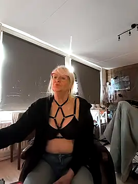 SexyKato001 online show from November 6, 2025, 12:42 pm