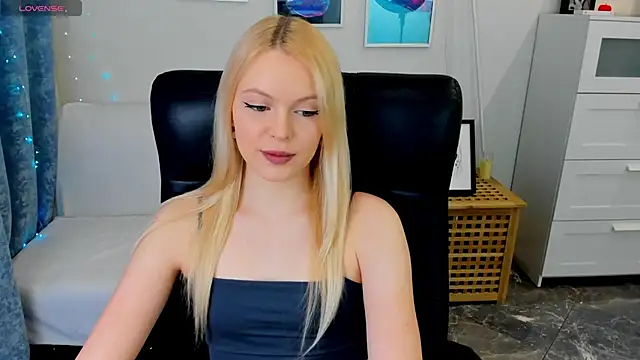 KatherineePierce online show from April 24, 2026, 4:20 pm