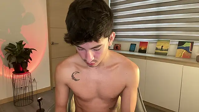 sweettaaron01 online show from October 9, 2025, 5:57 pm