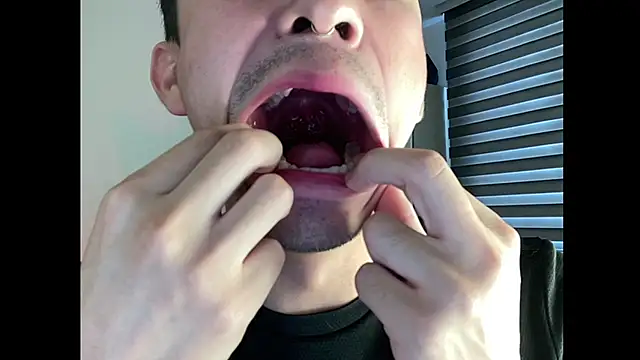 sweettaaron01 online show from October 7, 2025, 5:47 pm