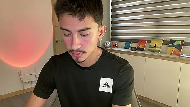 sweettaaron01 online show from November 10, 2025, 5:29 pm