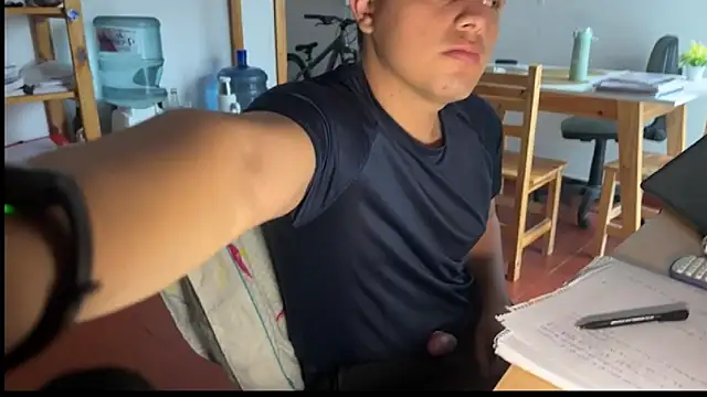 Snapshot of Haustin202 chatting on November 4, 2025, 8:01 pm Haustin202 online show from November 4, 2025, 8:01 pm