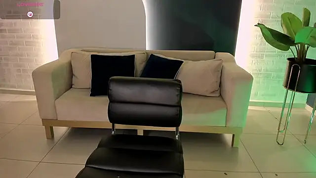 IsabellaMoreau online show from December 13, 2025, 8:04 pm