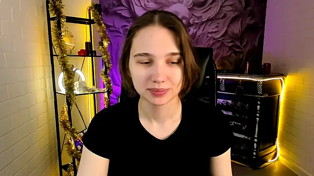 Snapshot of TessaMill chatting on December 3, 2025, 9:20 am TessaMill online show from December 3, 2025, 9:20 am