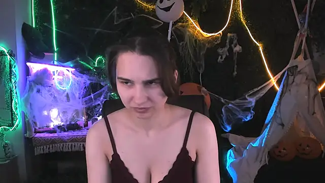 Snapshot of TessaMill chatting on October 27, 2025, 9:10 am TessaMill online show from October 27, 2025, 9:10 am