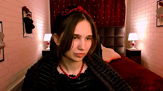 Snapshot of TessaMill chatting on November 19, 2025, 5:51 am TessaMill online show from November 19, 2025, 5:51 am