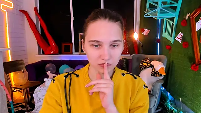 Snapshot of TessaMill chatting on September 20, 2025, 5:12 am TessaMill online show from September 20, 2025, 5:12 am