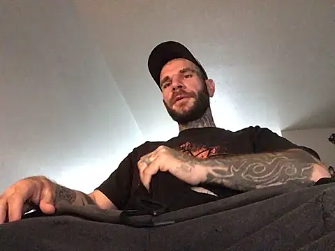 Snapshot of BlueCollarTattoos chatting on April 16, 2026, 8:53 pm BlueCollarTattoos online show from April 16, 2026, 8:53 pm