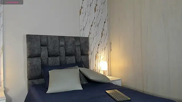 MissVioleet  online show from March 16, 2026, 5:05 pm