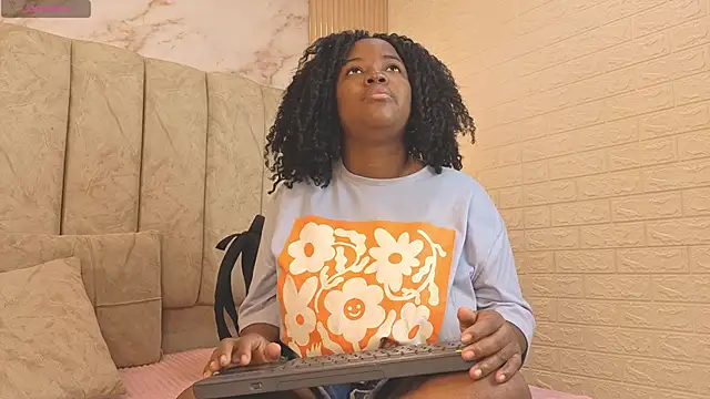 Snapshot of kiarazafira chatting on October 15, 2025, 11:07 am kiarazafira online show from October 15, 2025, 11:07 am