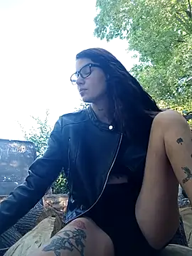 Snapshot of Darkw1tch chatting on October 20, 2025, 8:31 pm Darkw1tch online show from October 20, 2025, 8:31 pm