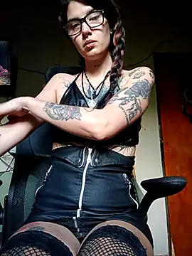 Snapshot of Darkw1tch chatting on November 12, 2025, 10:19 am Darkw1tch online show from November 12, 2025, 10:19 am