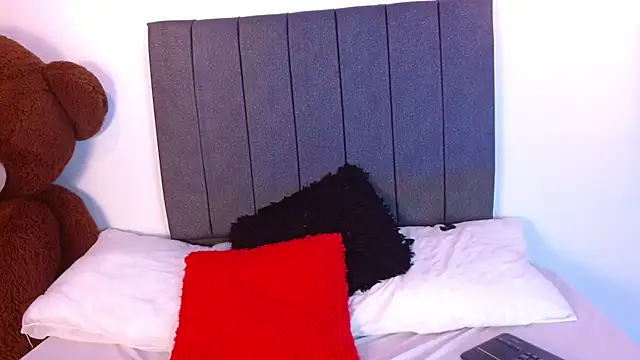 Snapshot of Emadelacroix chatting on November 29, 2025, 7:03 pm Emadelacroix online show from November 29, 2025, 7:03 pm