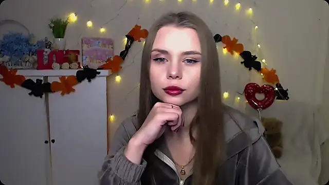 Snapshot of OceanicDawn chatting on October 15, 2025, 5:39 am OceanicDawn online show from October 15, 2025, 5:39 am