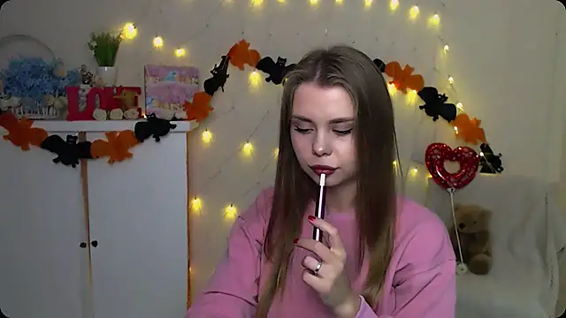 Snapshot of OceanicDawn chatting on October 8, 2025, 5:20 am OceanicDawn online show from October 8, 2025, 5:20 am