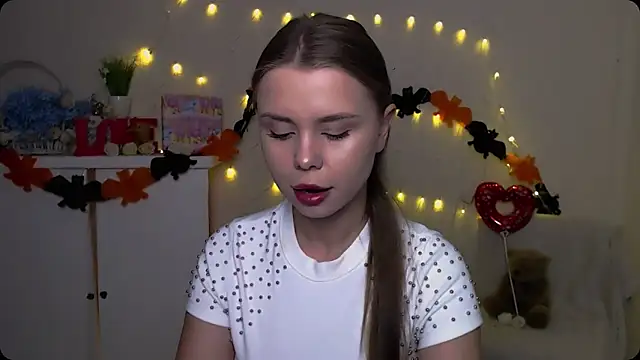 Snapshot of OceanicDawn chatting on October 20, 2025, 5:20 am OceanicDawn online show from October 20, 2025, 5:20 am