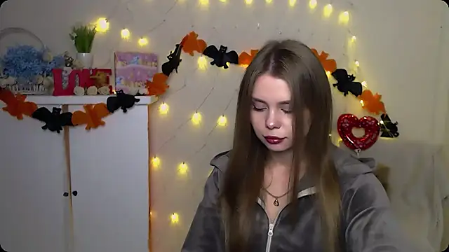 Snapshot of OceanicDawn chatting on October 9, 2025, 5:52 am OceanicDawn online show from October 9, 2025, 5:52 am