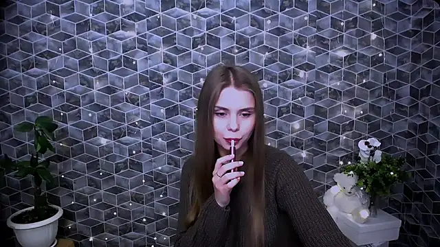 Snapshot of OceanicDawn chatting on November 17, 2025, 9:02 am OceanicDawn online show from November 17, 2025, 9:02 am